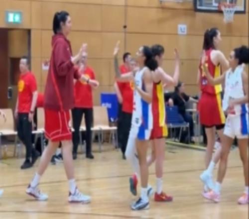 中国女篮热身赛不敌法国欧洲拉练收官