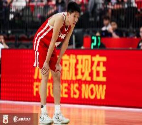 媒体人：今天的张宇辰并没有比当初的赵岩昊更惊艳轻吹吧