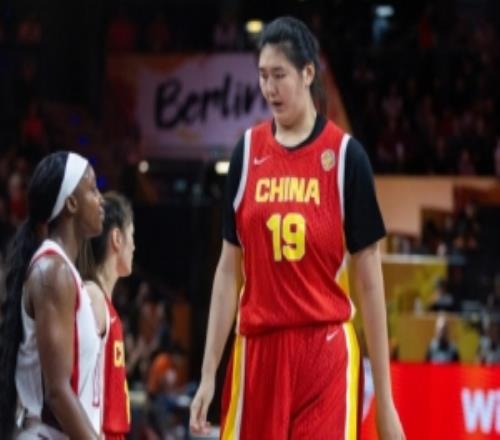 中美女篮在能力身体上差距悬殊张子宇13+6+2帽有亮点力争后两胜