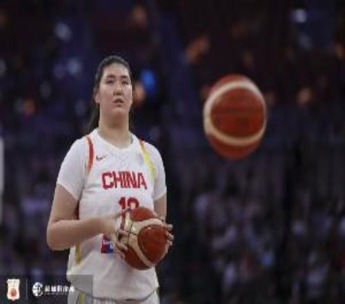 媒体人：这场主要看张子宇如何应对美国女篮的发挥其他没法看了