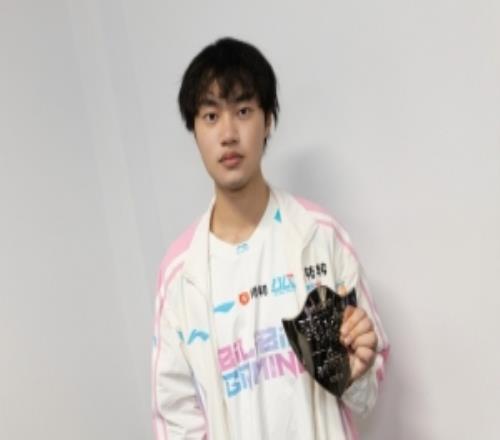 BLG晒Knight和教练组奖章：常规赛MVP&常规赛最佳教练组
