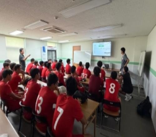 上海海港富盛经开队昨日结束为期一周的韩国昌原足球基地拉练