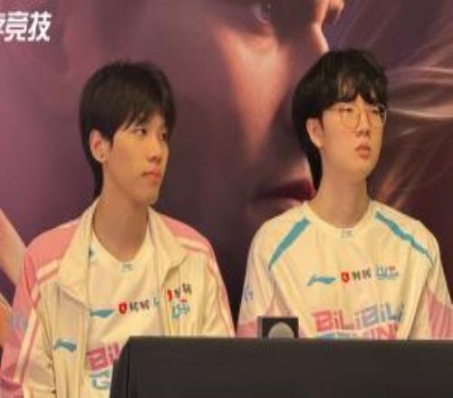 难掩悲伤！赛后群访环节Viper与On表情凝重