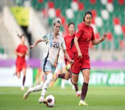 小组第三出线！中国U20女足13西班牙U20女足黄嘉欣破门后伤退