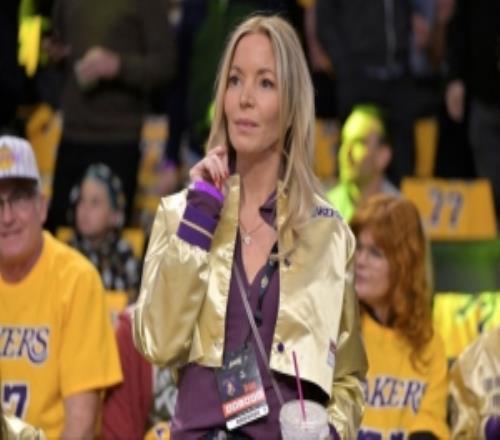 美记：珍妮巴斯预计代表湖人出席NBA理事会鲍尔默不会出席