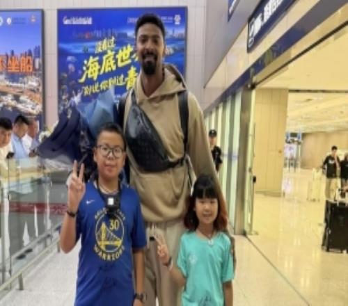 继续相助！记者：青岛男篮的两大外助米奇和韦瑟斯庞都已回到青岛