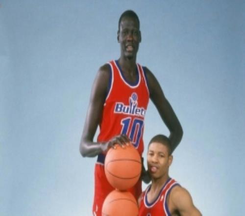猜猜是谁NBA历史仅一人生涯盖帽数多于生涯得分数