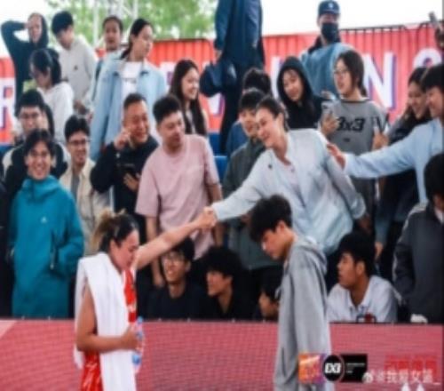 三人女篮U23天下杯中国队第二日综述：豪取两胜顺遂晋级八强