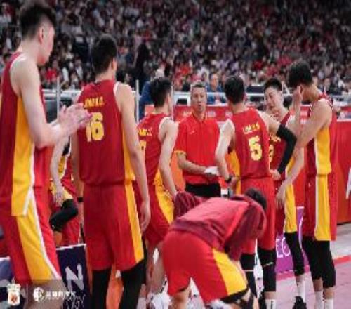 媒体人：中国男篮要放下身段接受自己已经是亚洲二流的现实