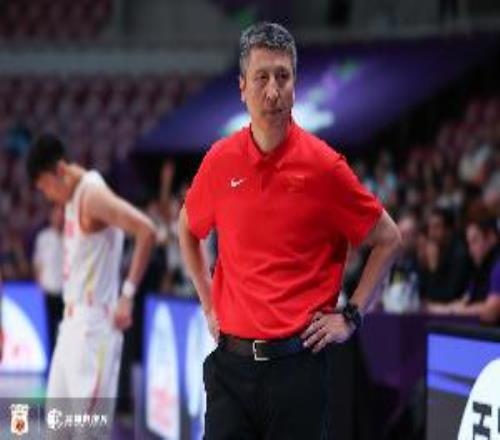 惨败！赛后微博热搜前五中国男篮相关词条占了三席