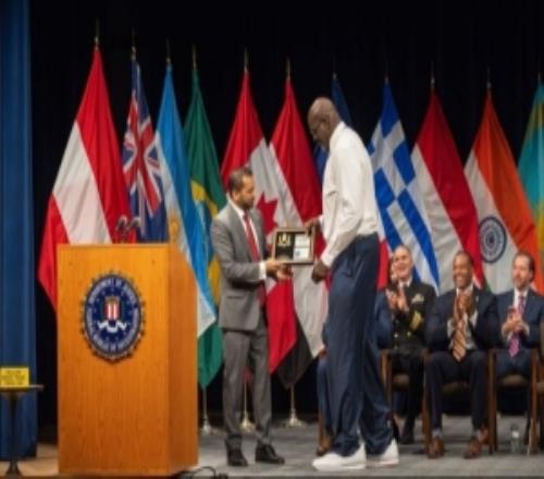 鲨鱼新头衔！FBI局长授予奥尼尔“联邦视察局特殊探员”声誉称呼