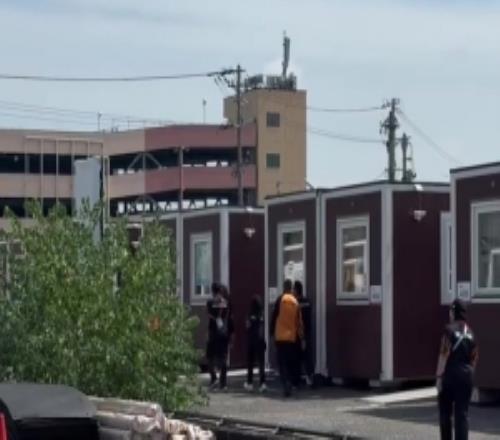 记者谈男篮住宿：2室1厅集装箱住23人曾因大雨被要求到高处避险