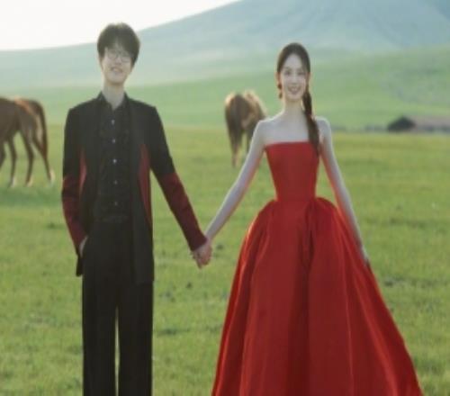 不是你才完婚啊QQ音乐巨头许嵩官宣完婚：谢谢体贴和祝福