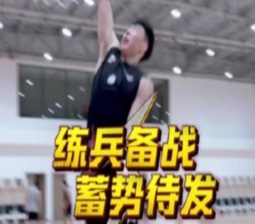 CBA季前赛开赛在即青岛男篮队员们受苦训练、起劲调解全力备战！
