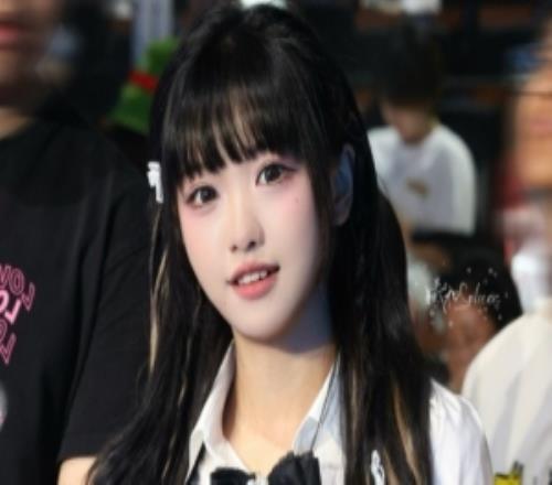 主持人周敢敢分享照片：欧尼又来批发神图了