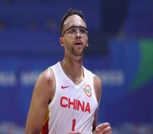 真挚的祝福祝男篮首位归化球员李凯尔33岁生日快乐！