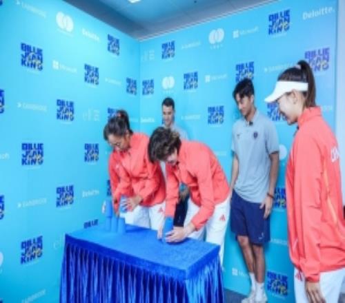 彭鹏、周定洋现身比利简金杯总决赛探班中国女网队员