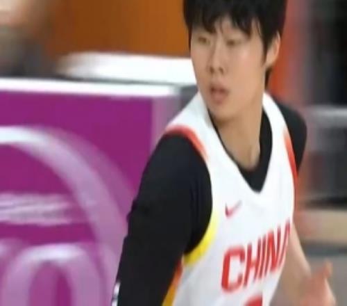 万箭齐发！邓雨婷三分穿针中国女篮将优势扩大到70分