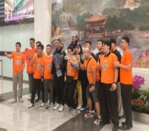 鲁媒：班顿、普卢默抵达济南加上已到队法耶山东三外援全部集齐