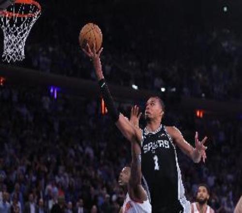 文班上赛季在ESPN百大球星榜排第五现在窜至第二&仅次于约基奇