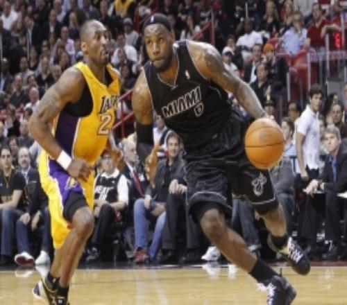 夸梅：詹姆斯加入活动投丢一球就放弃他没有乔科那种要害球基因