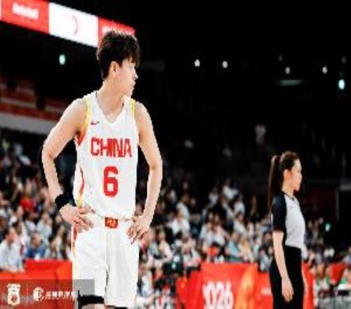 媒体人：杨舒予还是明显受到崴脚影响决胜时刻也无法承担关键球