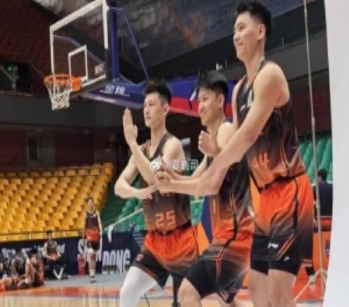 新赛季将至！鲁媒：山东高速男篮今日拍摄CBA新赛季写真