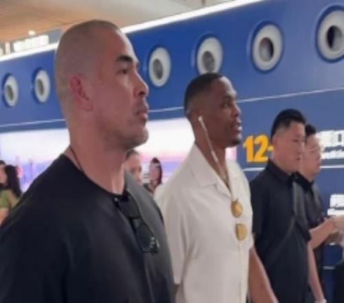 拉塞尔和麦基之后威少也来啦媒体人：威少从杭州坐高铁前往上海
