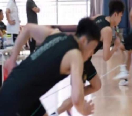 青岛体测顺利结束林韦恺&张浩博&郭奇芳&李俊贤&王睿泽下赛季免测