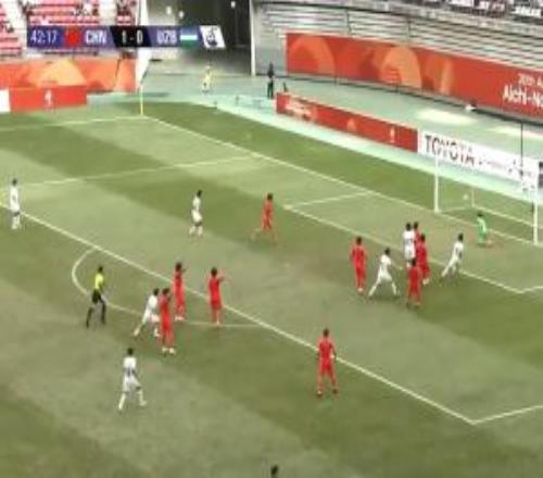 U23国足11遭扳平！乌兹别克肋部地面传递破门，胡荷韬跟丢对手