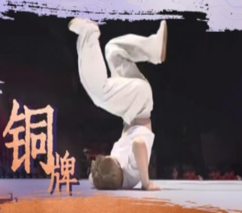 亚运会男子霹雳舞：中国选手王瑞苗获得铜牌，日本选手摘金