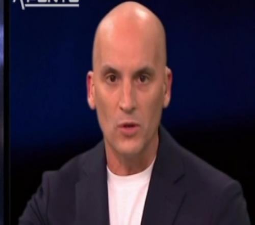 记者：C罗无法与梅西相提并论，C罗总是食言而梅西信守承诺