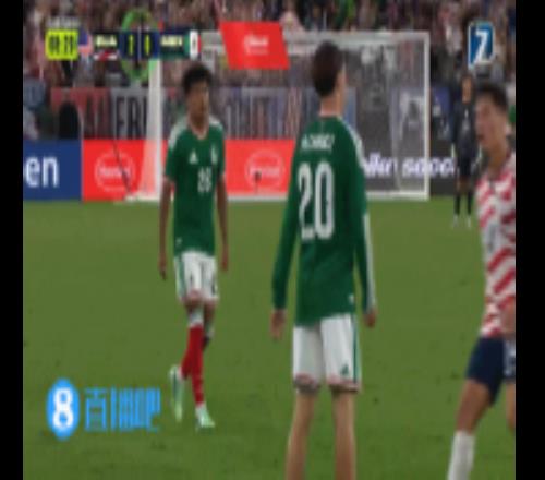 墨西哥后卫查韦双手一拍扇脸美国球员，被直红罚下