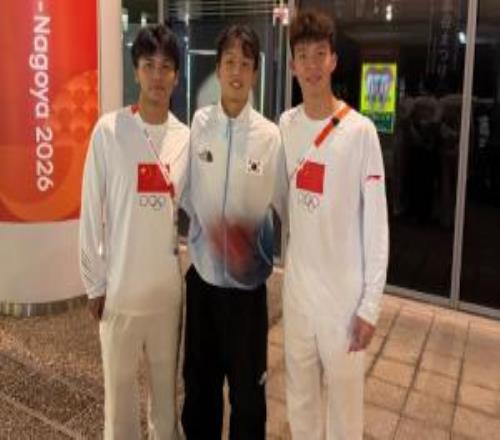 目标！王钰栋赛后晒与韩国U23核心严智星合影，曾表示要向他学习