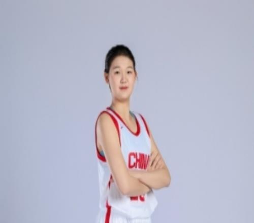 齐发力！首节李沅珊8中5拿14分4助孙晗昀6中5得10分