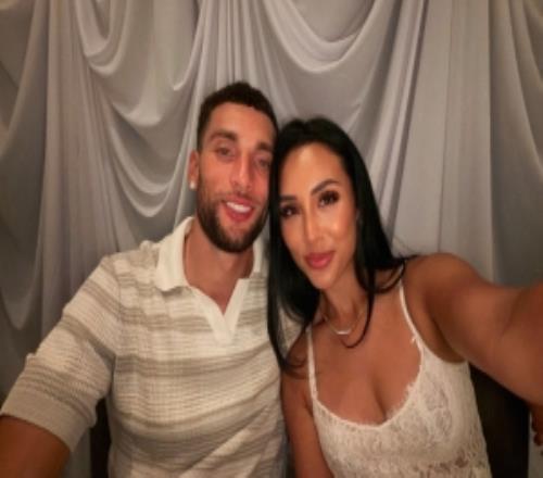 拉文妻子晒约会照庆五周！拉文甜蜜评论：亲爱的周年快乐
