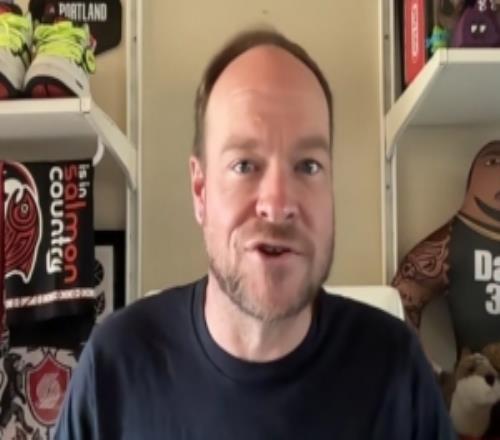 优质偶像！开拓者前队记：失业后利拉德帮我介绍工作他很热心肠