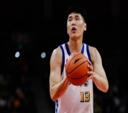 全面开花！广厦半场4人得分上双领先吉林23分