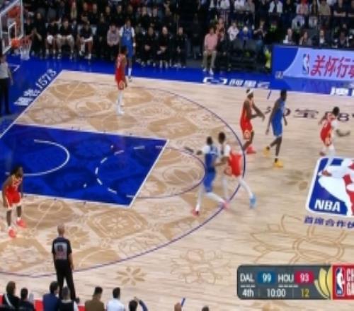 闹麻了啊！里萨谢无防守压力情况下漏接球直接回场失误