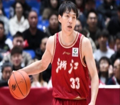 状态回暖了！吴前半场出战17分钟5中3&三分3中1拿到9分4板3助