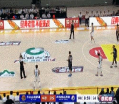 发生了什么下半场回来发球还没走表珀塞尔突然被吹违体