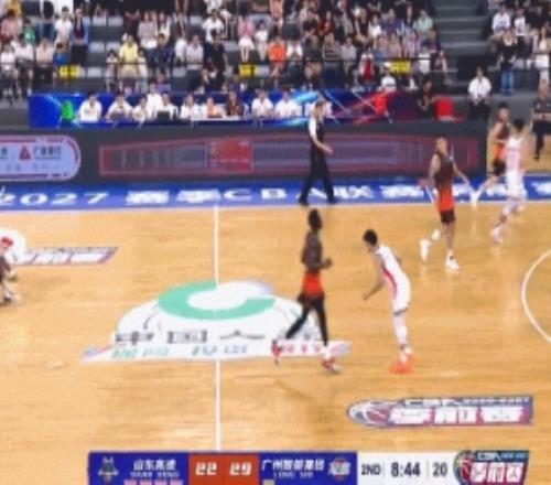 这效率无敌！麦考尔半场仅出战9分钟6中6&三分2中2轰14分2助