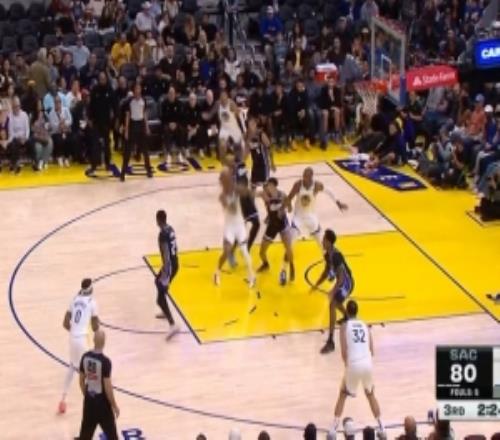 老头不容易啊！霍福德篮下终于进球此前8中0