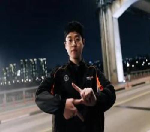 开始贷款HLE众人畅想夺冠皮肤Zeus想要斯维因、蒙多