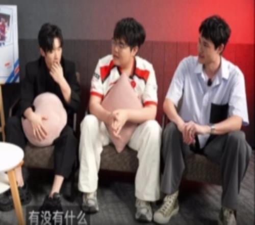 备战冒泡赛前，69：建议TES所有人不去碰这个游戏，放松下