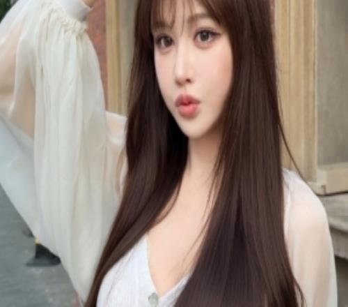 UU妹晒照：注意看，这个女人叫u子