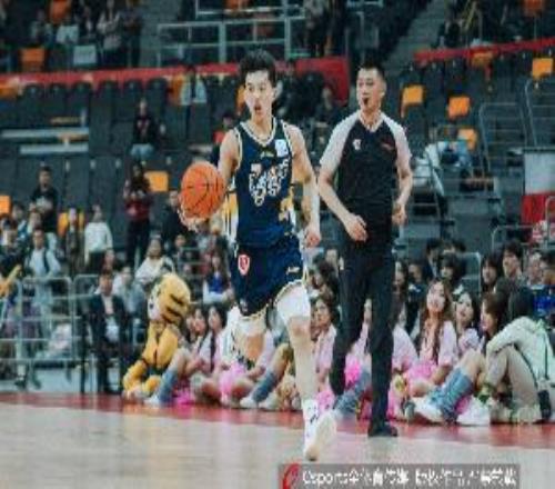 积极性拉满！杨溢半场6分钟4中3拿7分2板3断正负值+9