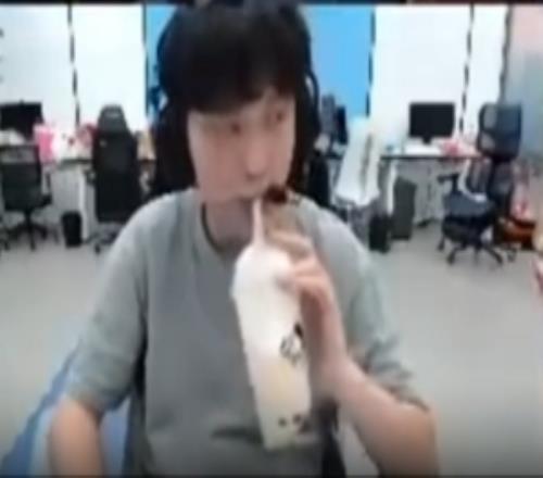 粉籍妙用TT打野：Keshi说他是Faker粉丝碰上韩裔美签就过了