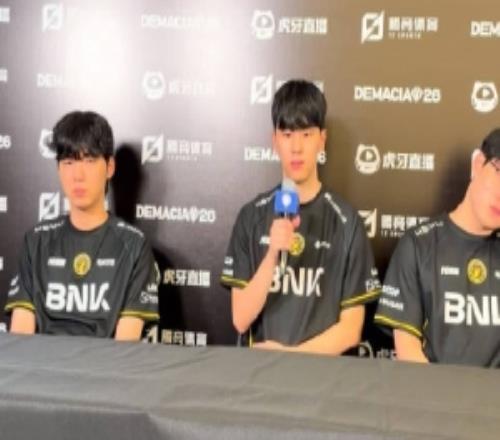 BFX众人预测决赛对手Raptor：想打WE，和BRO打太多次了