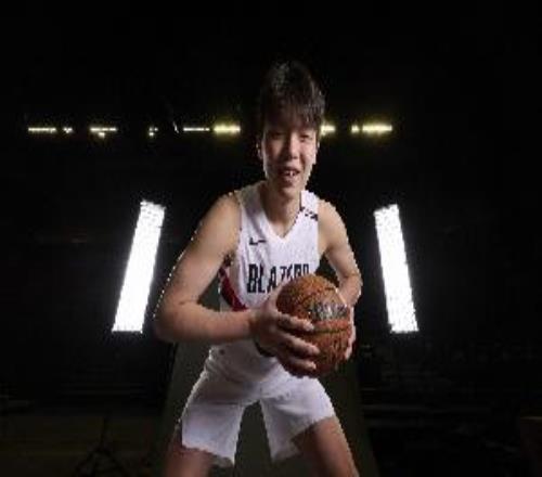 媒体人：以轮换标准要求瀚森那他今天负大于正我们要有清醒认识
